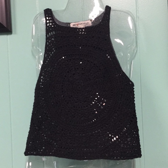 BNWOT H&M COACHELLA COLLECTION CROCHETED CROP TOP - Picture 2 of 5
